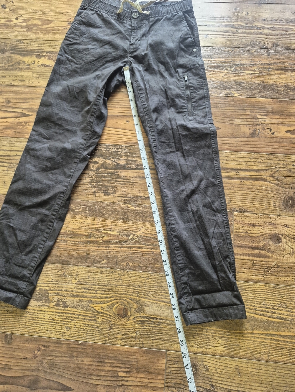 Vuori Rip Stop Black Gray Camo Pants Womens Size XS - Picture 8 of 10
